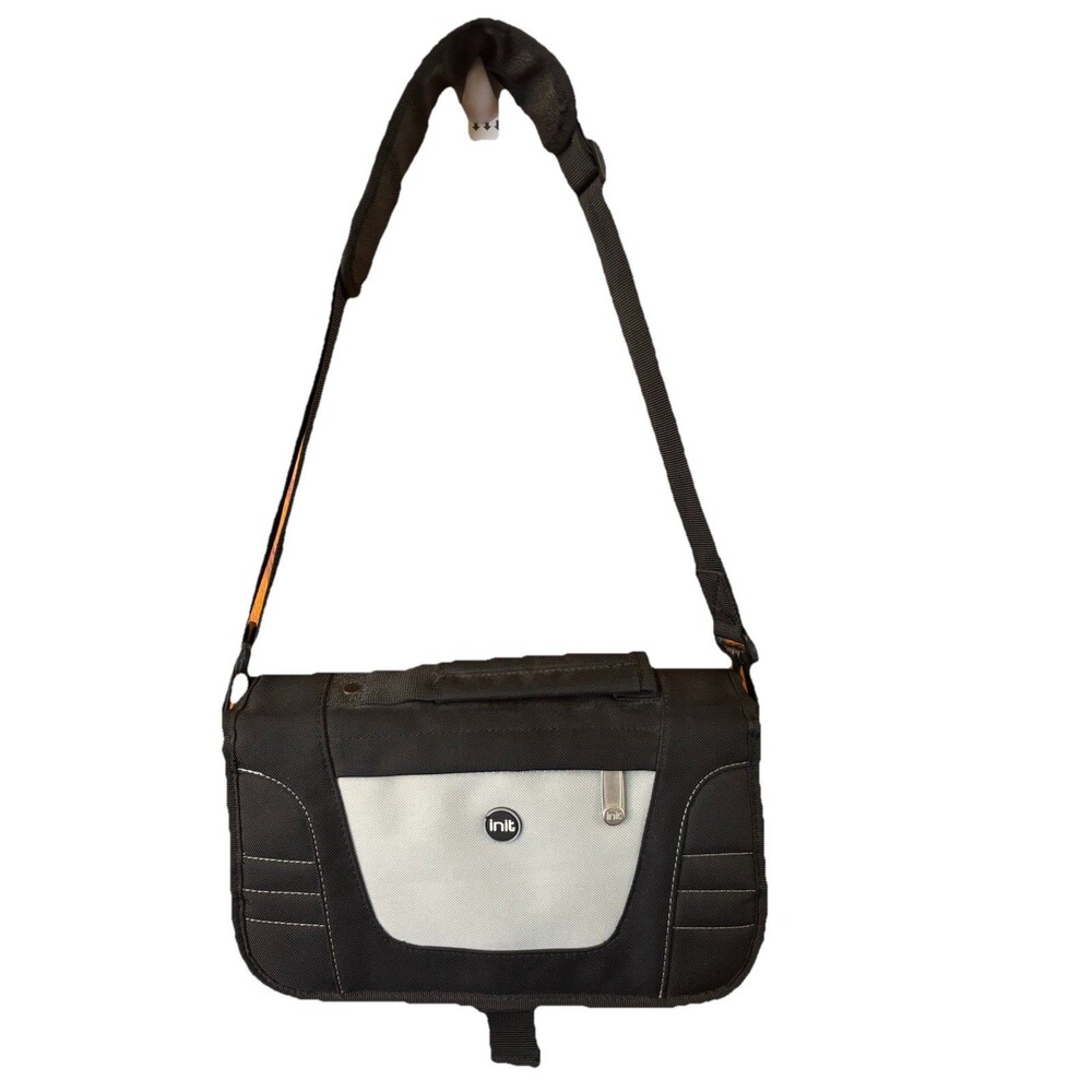 New Init Portable DVD Player Car Case And Up To 10" With Handle & Shoulder Strap